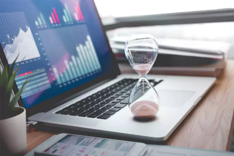 How To Move From Individual Contributor To Team Leader | Times Ascent